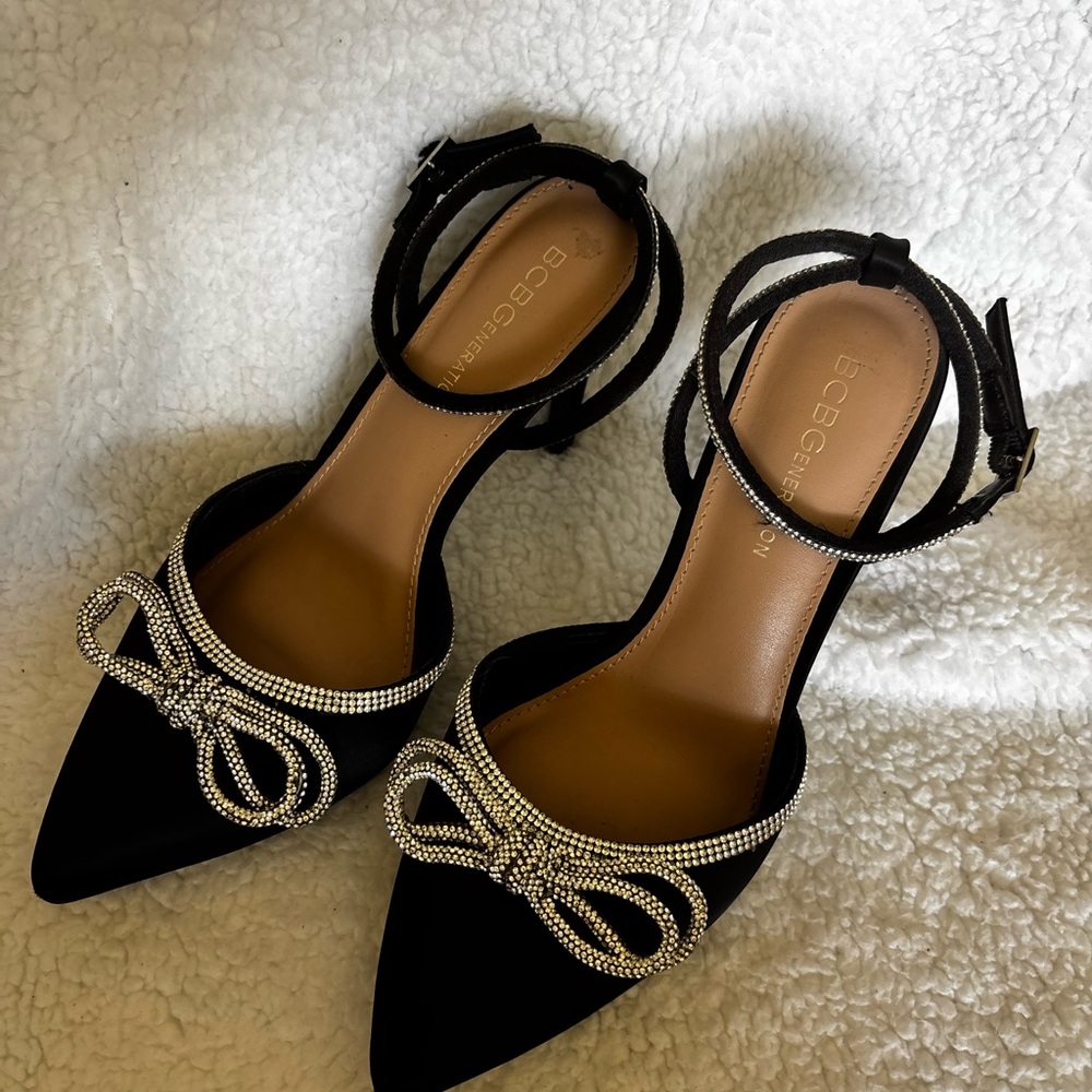 Elegant Black Stiletto Heels with Rhinestone Bow - Picture 6 of 6